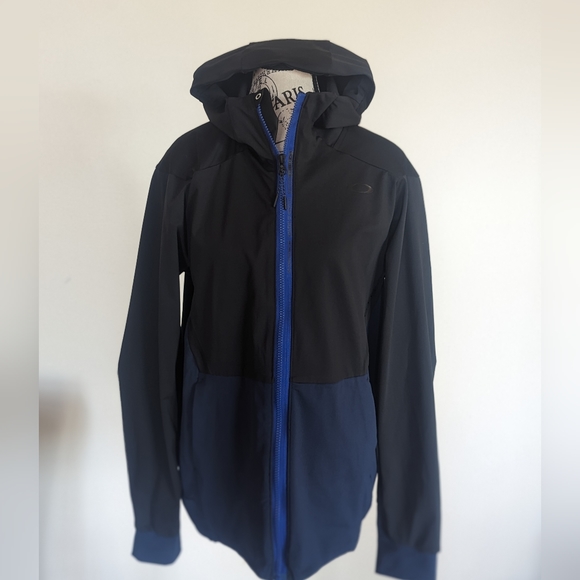 SOLD!!Men's Oakley Softshell Jacket new without tags - Picture 2 of 7